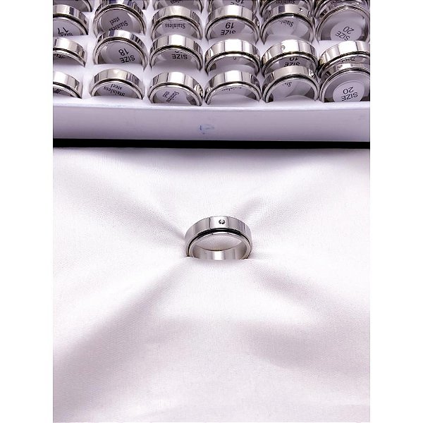 ALIANÇA AÇO INOXIDÁVEL ROTATIVA LISA COM PEDRA CRISTAL 6MM  - PRATEADA (UNIDADE)