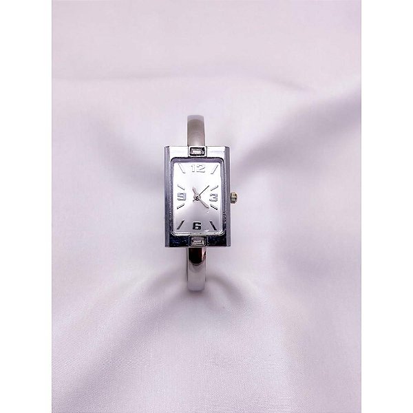 BRACELETE RELÓGIO AÇO INOXIDÁVEL  FUNDO BRANCO - PRATEADO