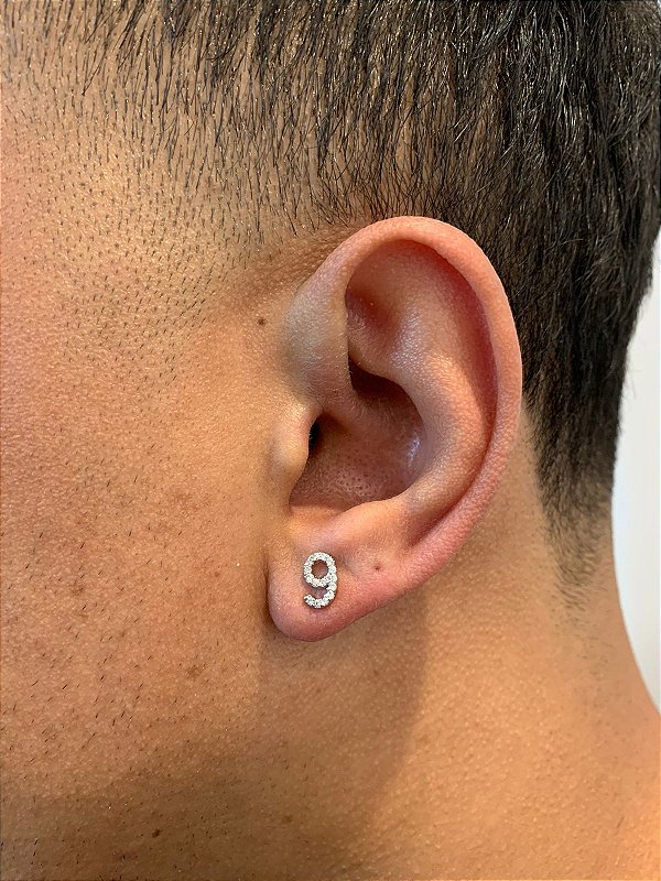 Brinco Masculino Par Número 9 (7,9X4,9mm) Banhado A Ouro Branco