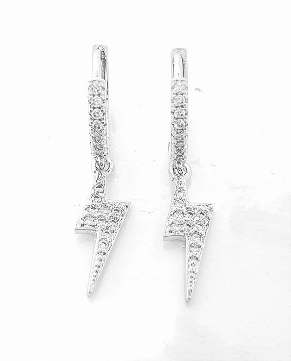 Brinco Masculino Par Argola Cravejada Com Raio Pendurada Banhada A Ouro Branco BRI017