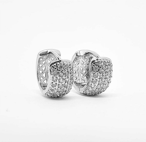 Brinco Masculino Par Argola Cravejada Com 26 Pedras (14,5X6,8mm) Banhada A Ouro Branco BRI023