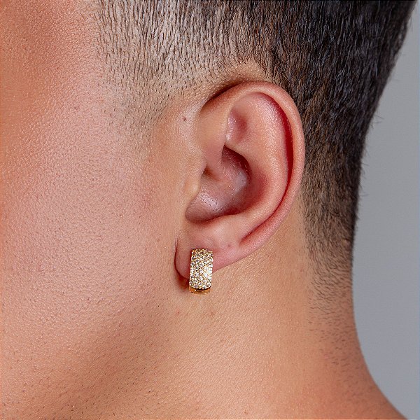 Brinco Masculino Par Argola Cravejada Com 32 Pedras G (14X6,4mm) Banhada A Ouro 18K BRI021