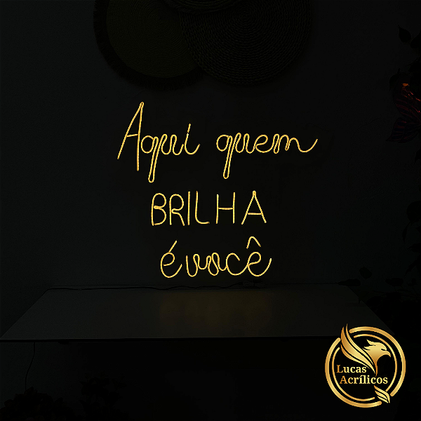 AQUI QUEM BRILHA É VOCÊ EM LED 67 X 63 CM