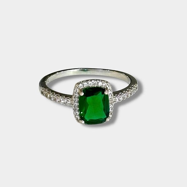 Anel Cravejado com Zircônia  Retangular Verde em Ródio Branco