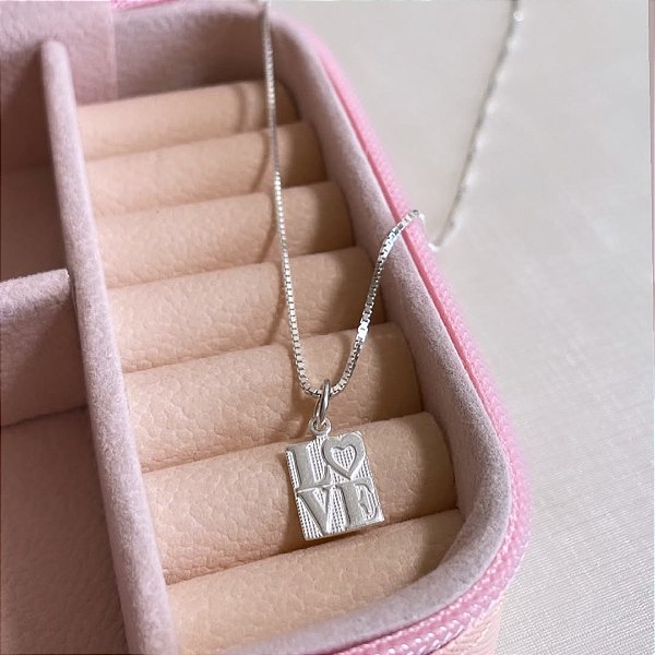 Colar Prata 925 com Pingente Placa LOVE com Coração Feminino