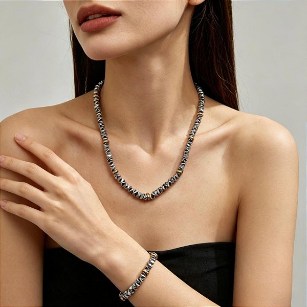 Conjunto Colar e Pulseira de Pedras Hematita Facetada com Detalhes Dourados Banhado