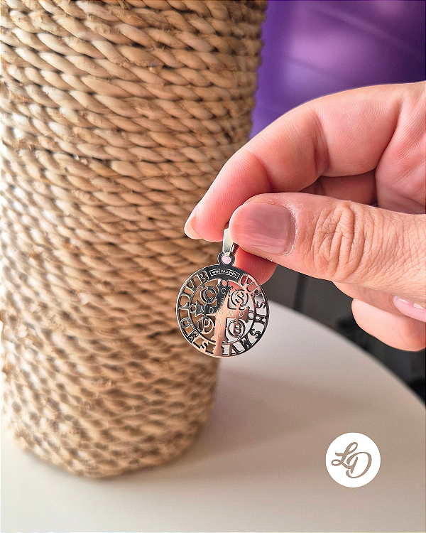 PINGENTE AÇO INOX MEDALHA DE SÃO BENTO VAZADA
