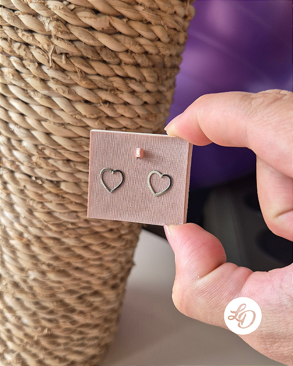 Brinco aço inox CORAÇÃO VAZADO