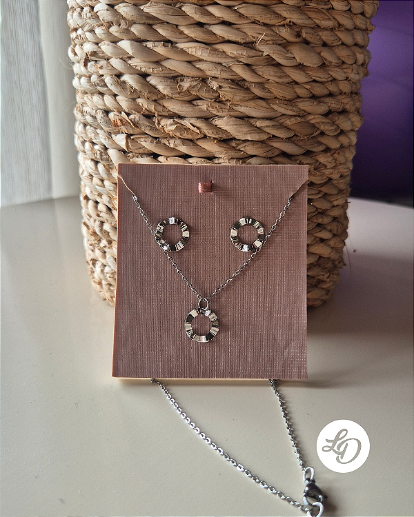 CONJUNTO EM AÇO INOX - COLAR E BRINCO CÍRCULO VAZADO PLISSADO
