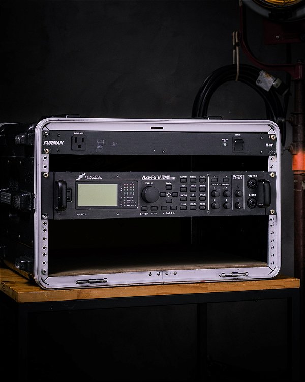 Fractal AXE FX II Mark II + Controlador MFC 101 + Furman M-8x2