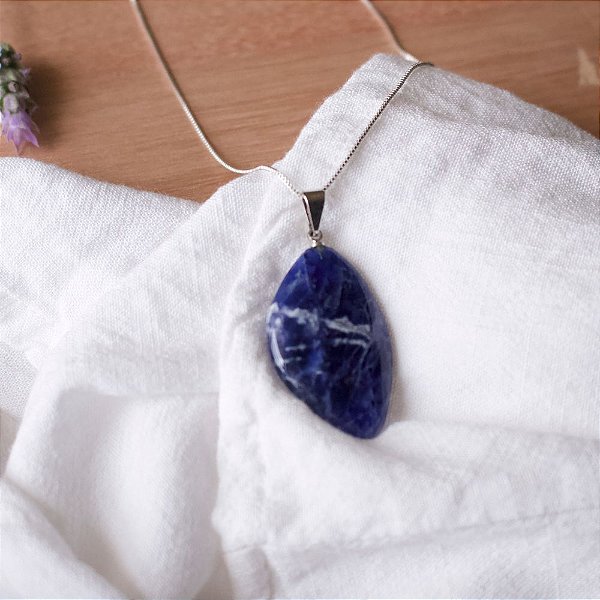 Colar com Pedra Natural Sodalita Banhado à Prata