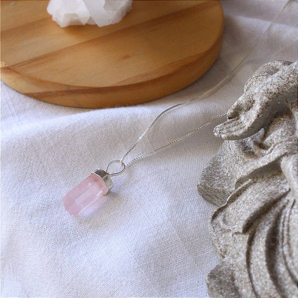 Colar com Pedra Natural Quartzo Rosa em Prata 925