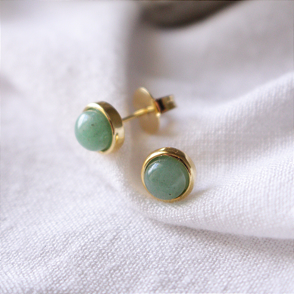 Brinco redondinho com pedra natural Quartzo Verde