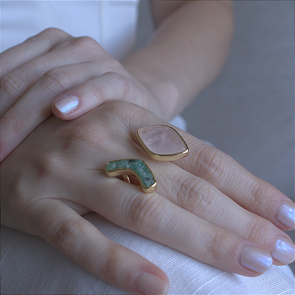 Anel Aura Vivaz Quartzo Rosa e Esmeralda