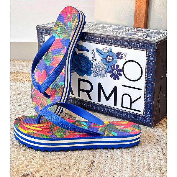 Chinelo Farm Rainbow – Colab Farm + Arezzo Banana MIX Azul Olimpico