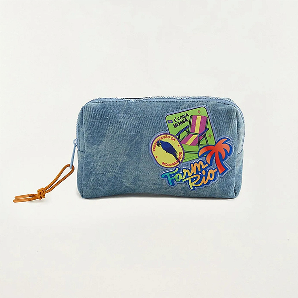 Necessaire Farm Ora Bolas M – Estampa Patch Rio Jeans Azul FARM