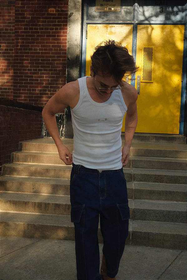 Regata Canelada Branca Alfinete