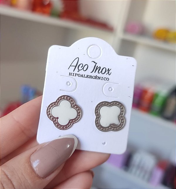 Brinco trevo aço inox branco