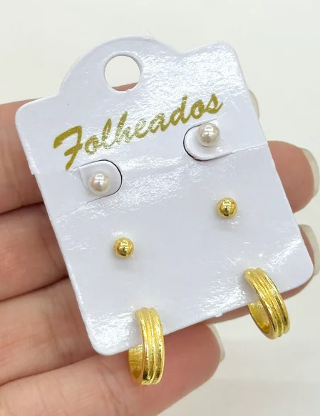 Trio de brincos pérola, bolinha e argolinha riscada