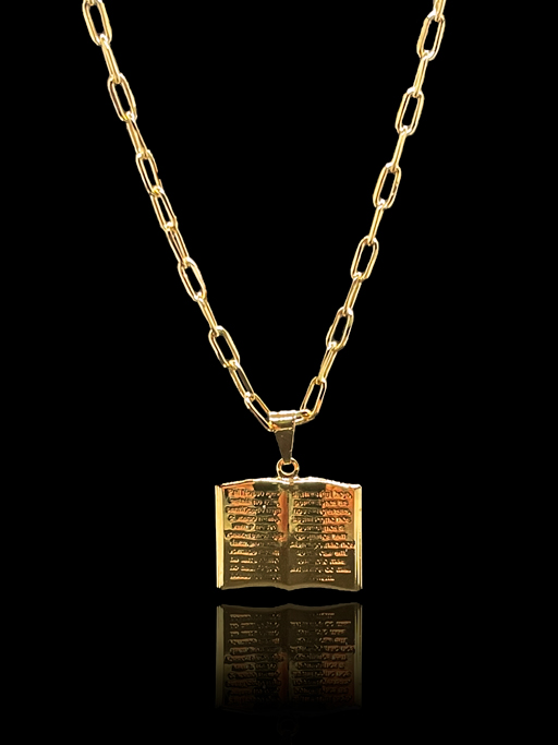 Corrente Elo Cartie 6mm com Pingente em formato de Bíblia com Pai Nosso Escrito