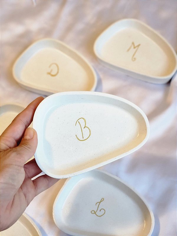 Porta Joias Gota- em cimento branco- PERSONALIZÁVEL