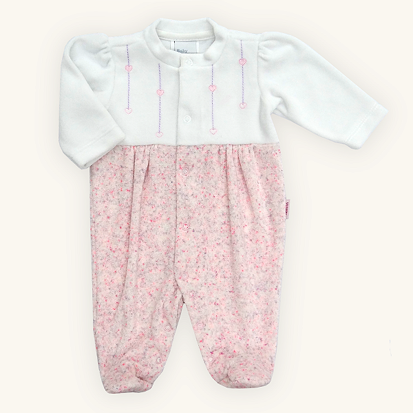 Macacão Sofia Plush Premium Branco e Rosa Bordado Corações