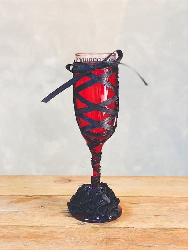 Taça - Vermelha trabalhada com laço preto