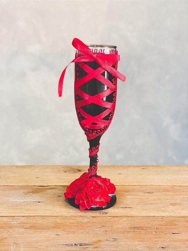 Taça de pomba gira - Preta trabalhada com laço vermelho