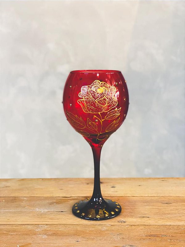 Taça vermelha com Rosa Dourada