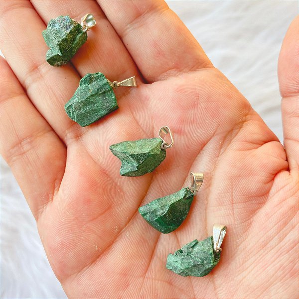 Pingente de Malaquita bruta - Vitalidade e poder pessoal