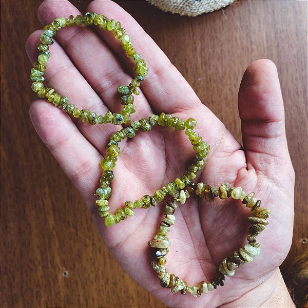 Pulseira cascalho Peridoto - Harmonia e auto realização
