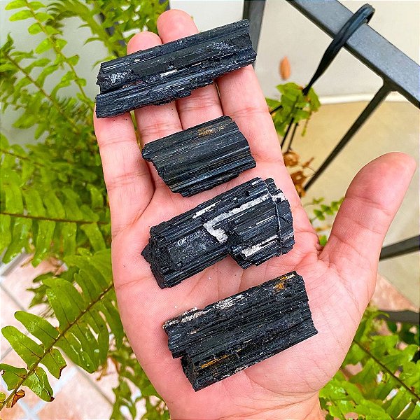 Pedra bruta - turmalina negra de 70gr a 80gr