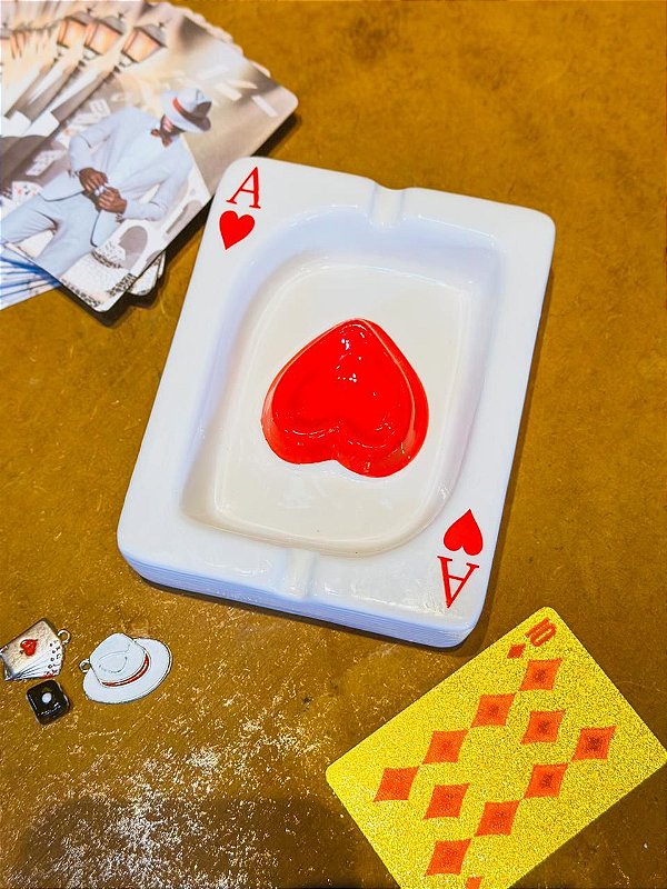 Cinzeiro de Porcelana Naipes - Copas