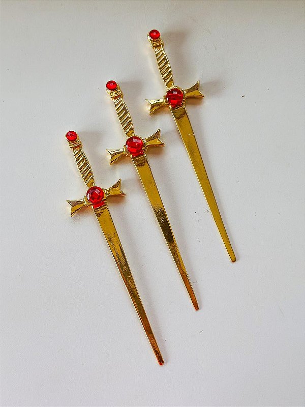 Punhal dourado com strass vermelho