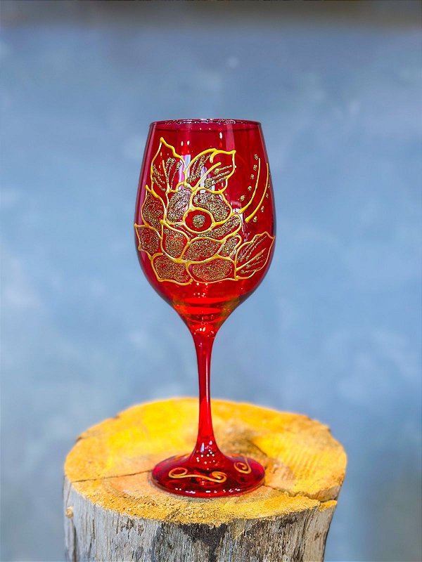 Taça vermelha com rosa