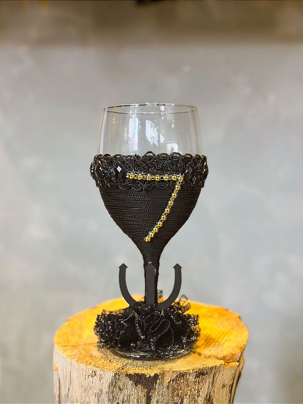 Taça luxo 7 com tridente preto com dourado