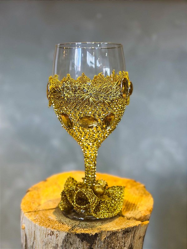 Taça luxo dourado com cristal
