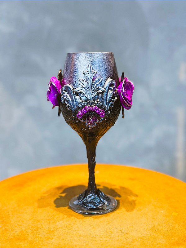 Taça luxo roxa, preto e prata com 5 rosas