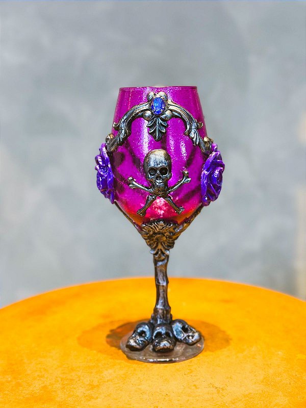 Taça luxo roxa de caveira