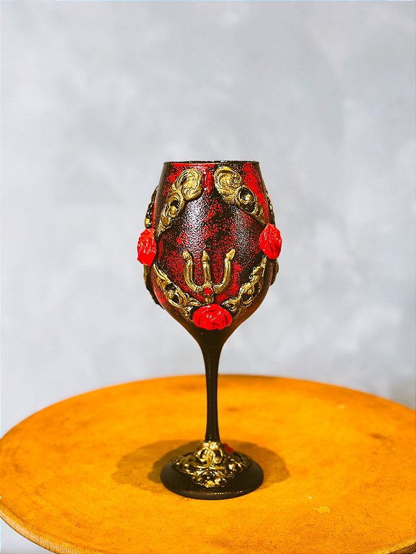 Taça luxo tridente preta e vermelho com strass