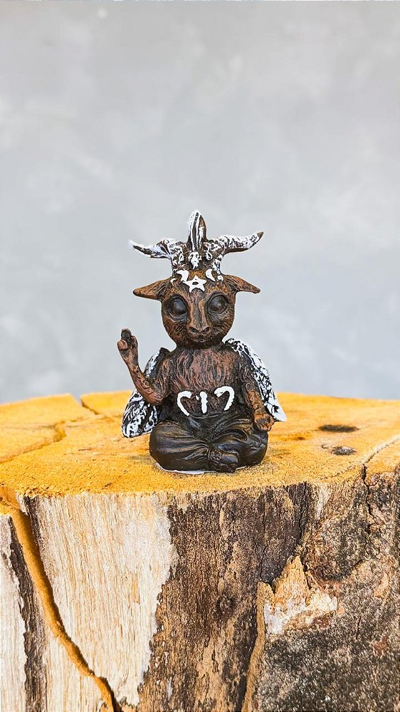 Imagem Baphome Baby em resina