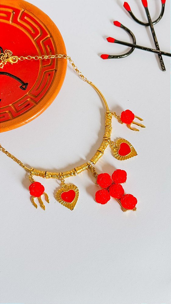 colar folheado de pomba gira cruz com rosas