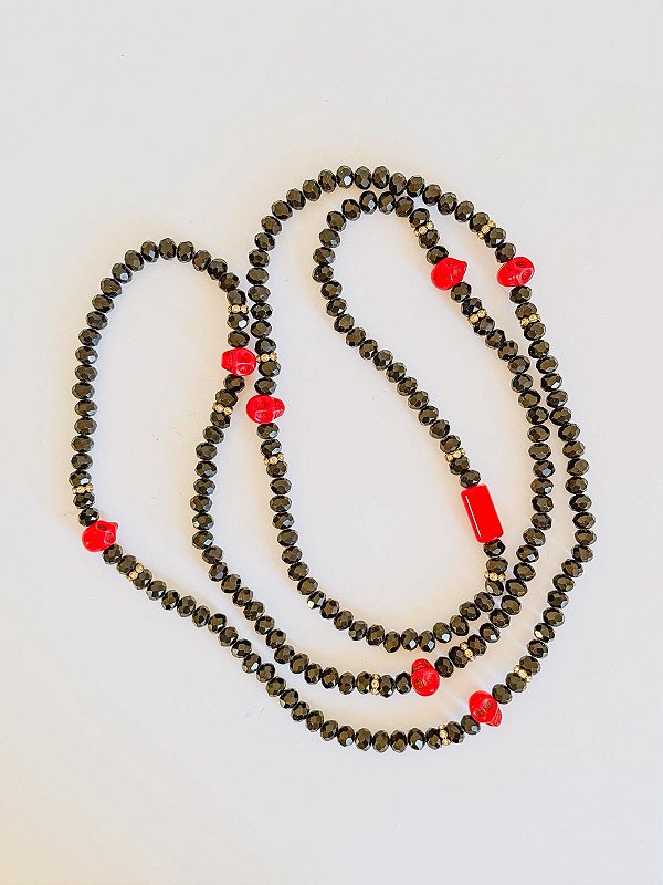 Guia de Cristal preta com caveira vermelha