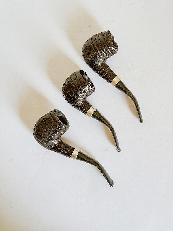 Cachimbo grande de madeira curvo preto trabalhado