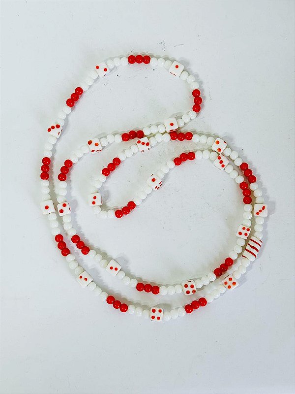 Guia de porcelana vermelha e branca com dados