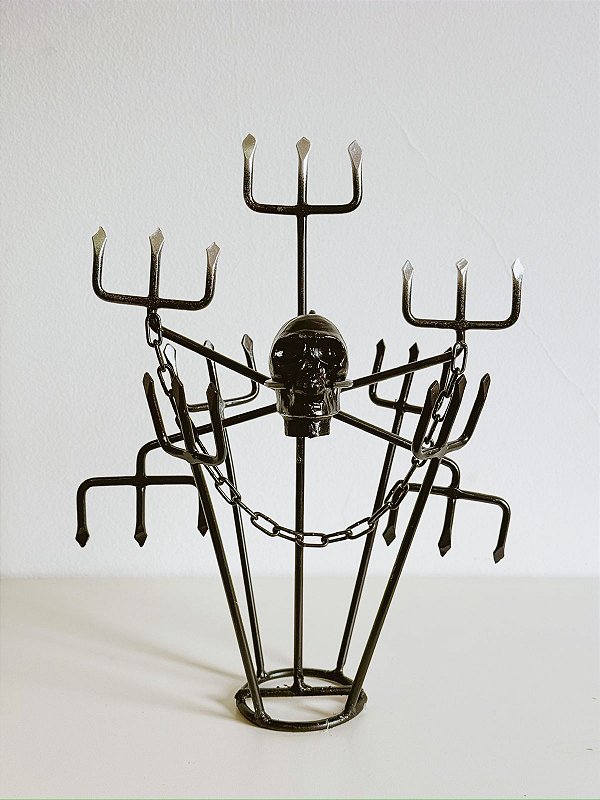 Ferradura para assentamento tridente e caveira