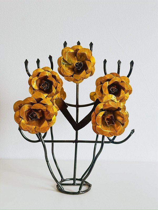 Ferradura para assentamento 5 tridente e 5 rosas douradas