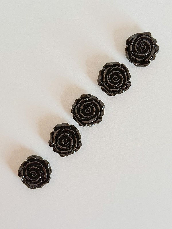 Entremeio de rosa preta em resina para guia
