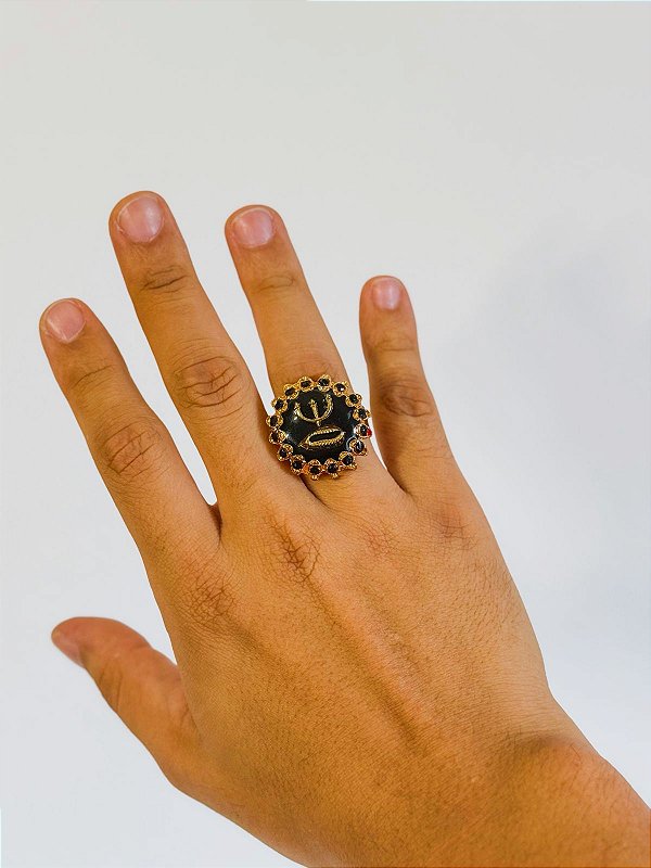 Anel Tridente Pombo gira com Búzio Dourado