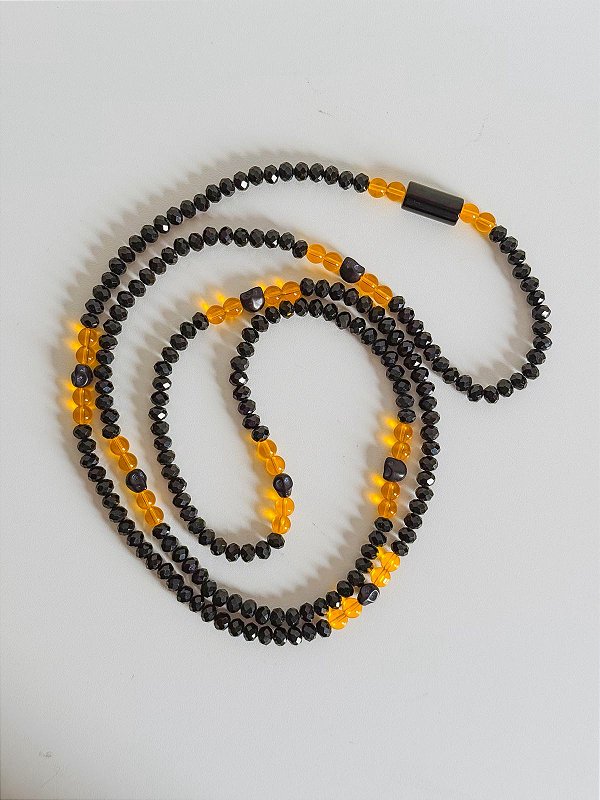 Guia de Cristal Preto com amarelo e caveira Preta